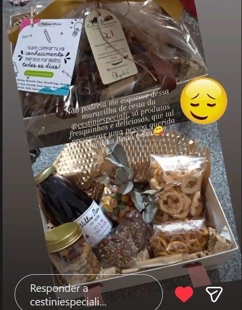 Cesta de presente com flores e doces artesanais — Cestini Especiali