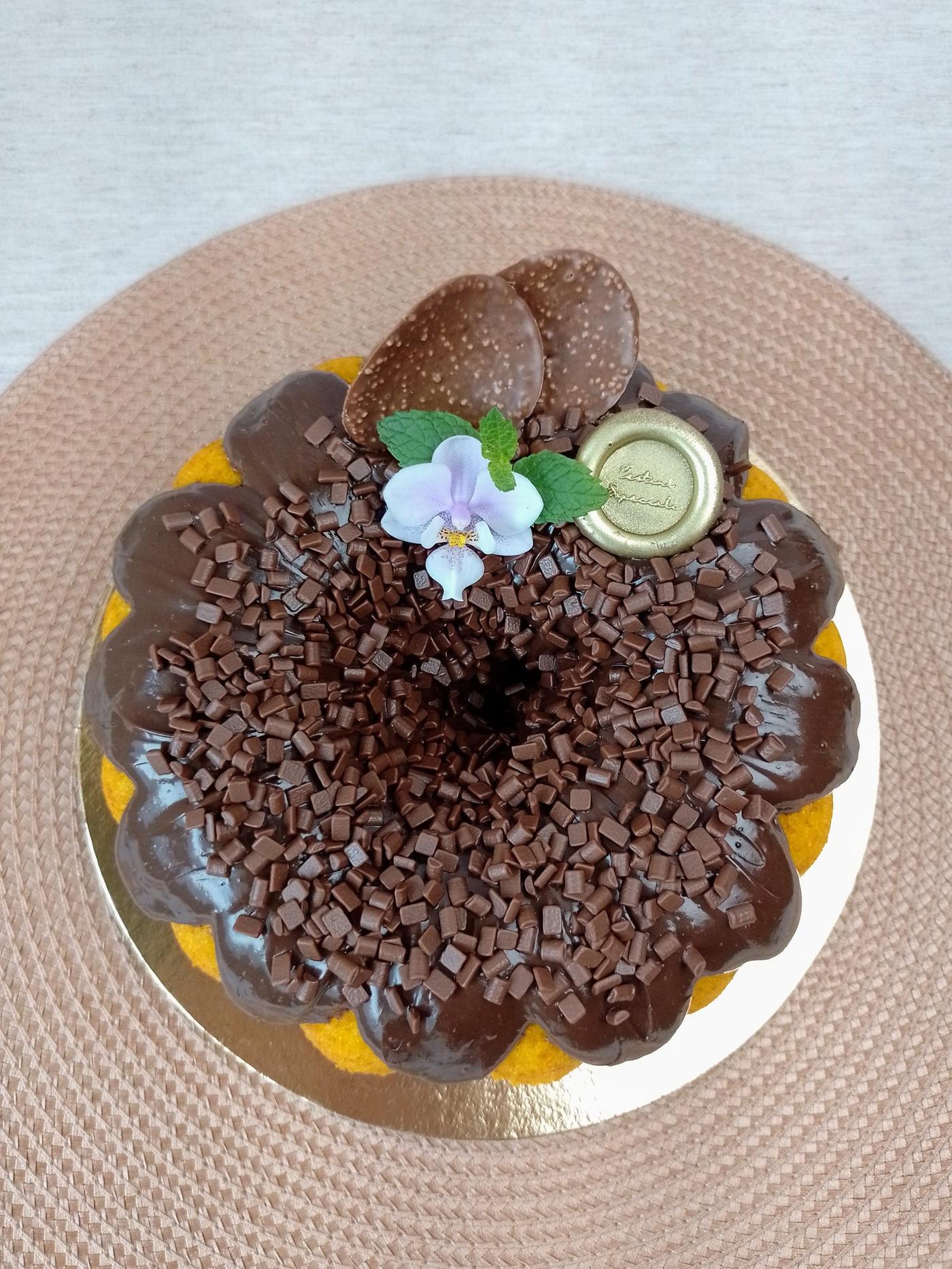 Bolo de Cenoura — Massa macia e textura leve. Finalização à escolha: brigadeiro tradicional ou gan · Cestini Especiali São Paulo (foto 2)