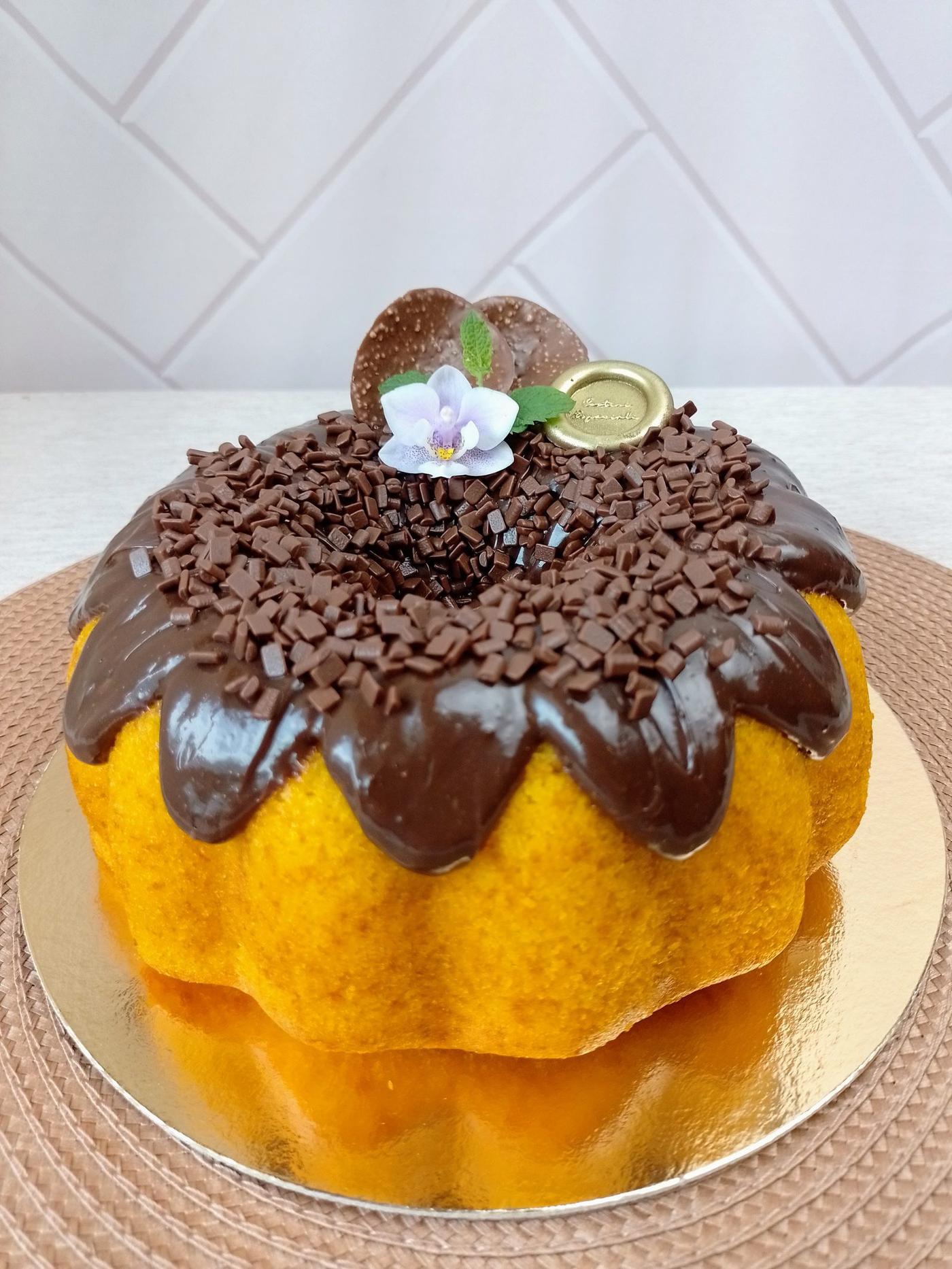 Bolo de Cenoura — Massa macia e textura leve. Finalização à escolha: brigadeiro tradicional ou gan · Cestini Especiali São Paulo (foto 1)