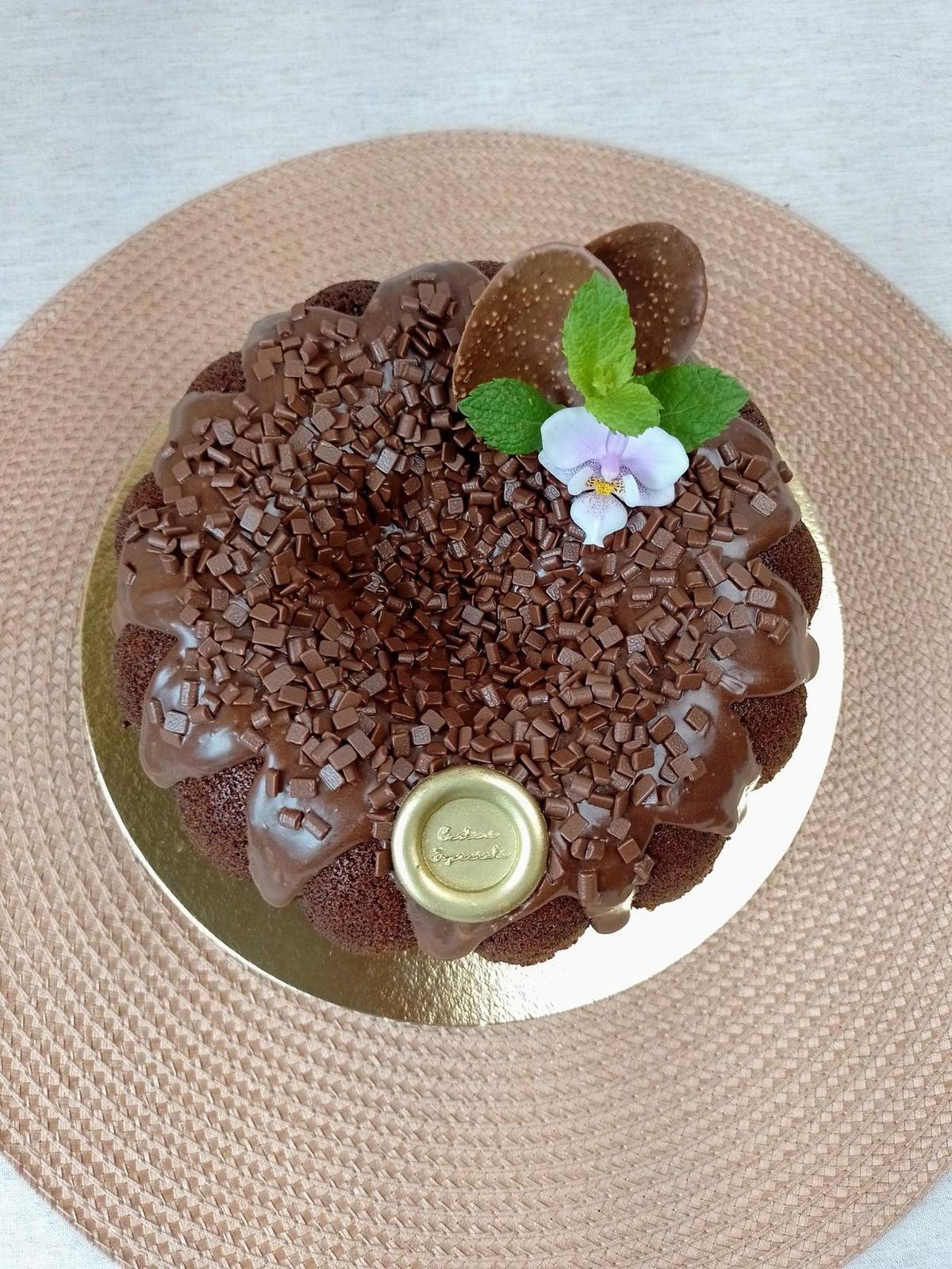 Bolo de Chocolate — Massa úmida e intensa. Finalização à escolha: brigadeiro artesanal ou ganache de · Cestini Especiali São Paulo (foto 2)