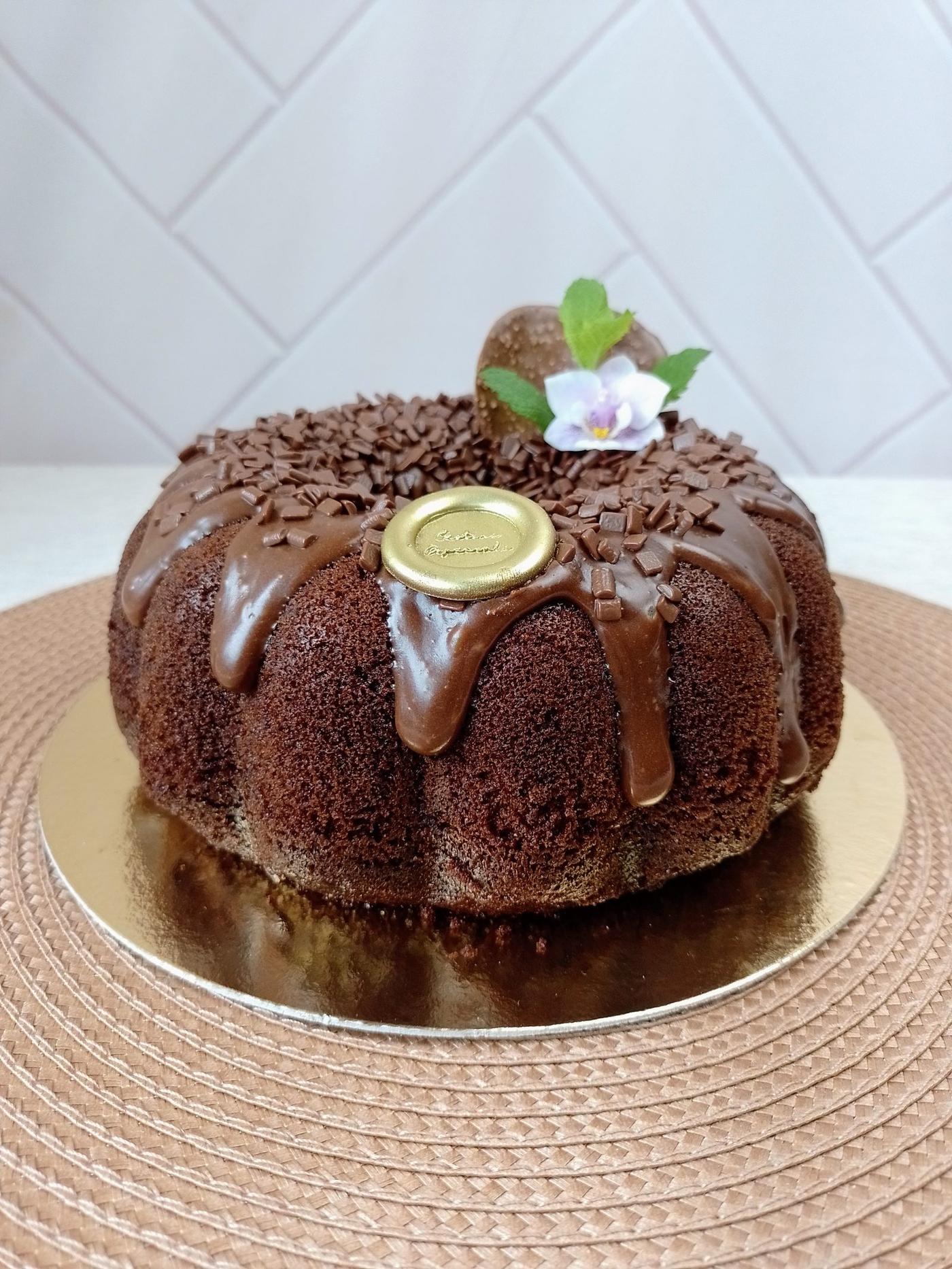 Bolo de Chocolate — Massa úmida e intensa. Finalização à escolha: brigadeiro artesanal ou ganache de · Cestini Especiali São Paulo (foto 1)