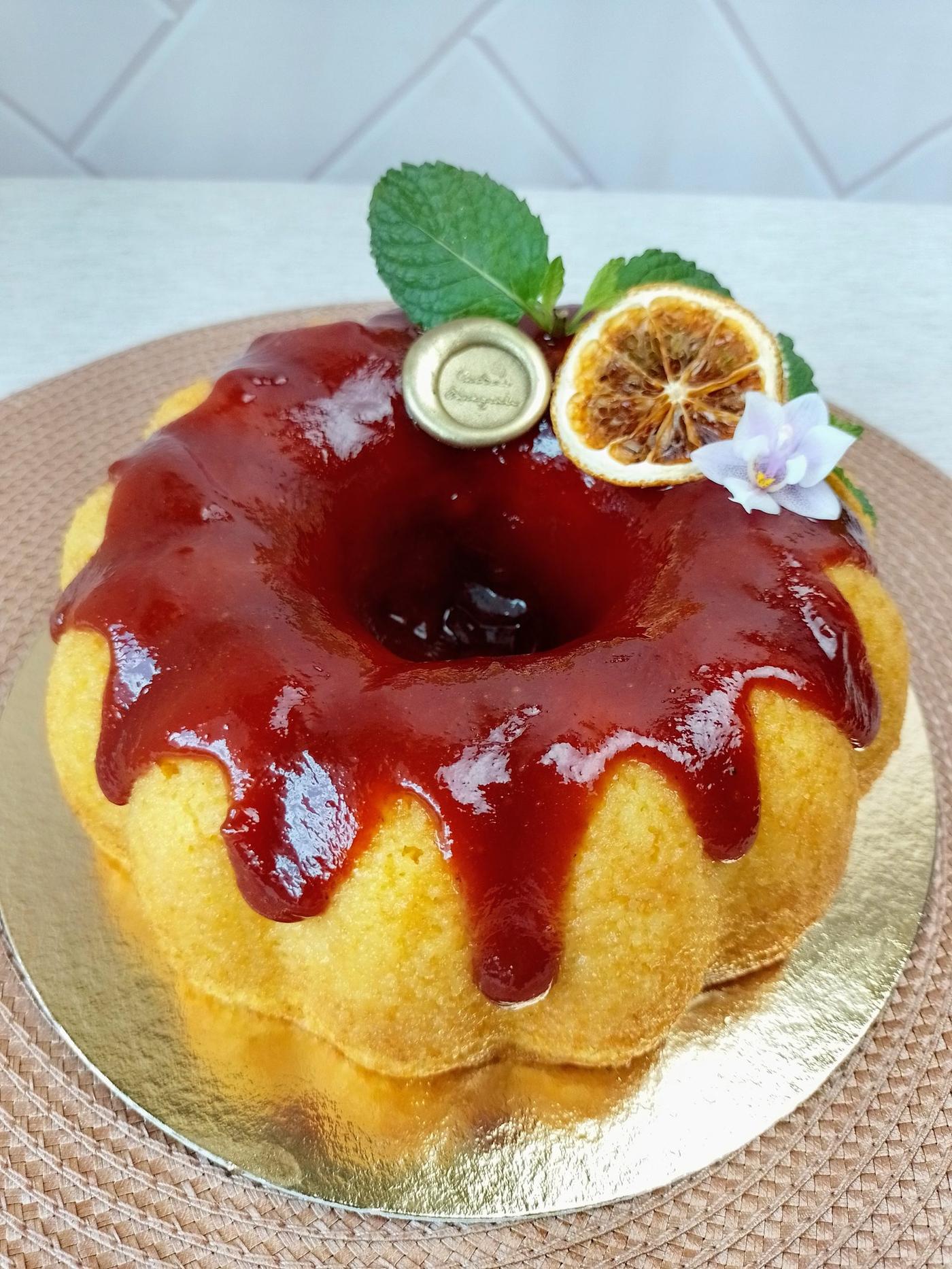 Bolo Laranja & Fubá — Massa delicada aromatizada com laranja fresca, finalizada com calda suave de lar · Cestini Especiali São Paulo (foto 1)