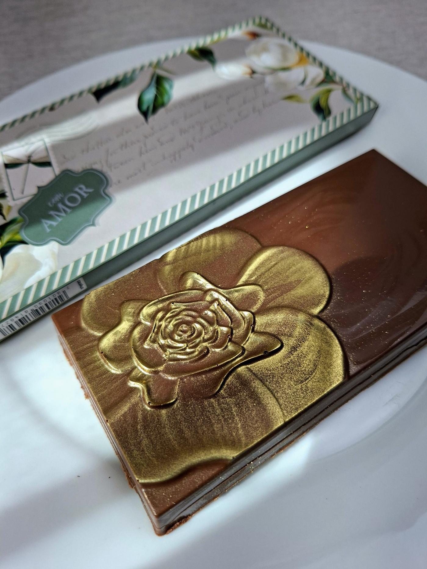 Doce Essência — Chocolate nobre recheado com creme branco delicado e geleia de framboesa (peso a · Cestini Especiali São Paulo (foto 3)