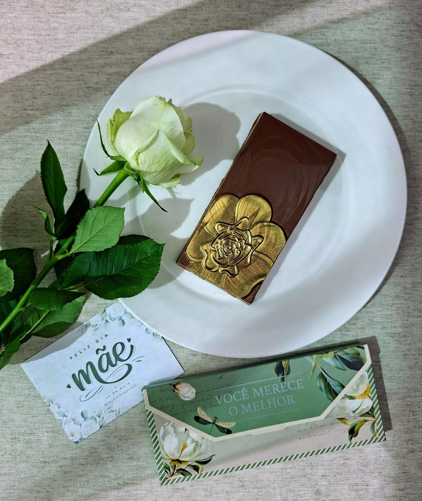 Doce Essência — Chocolate nobre recheado com creme branco delicado e geleia de framboesa (peso a · Cestini Especiali São Paulo (foto 1)