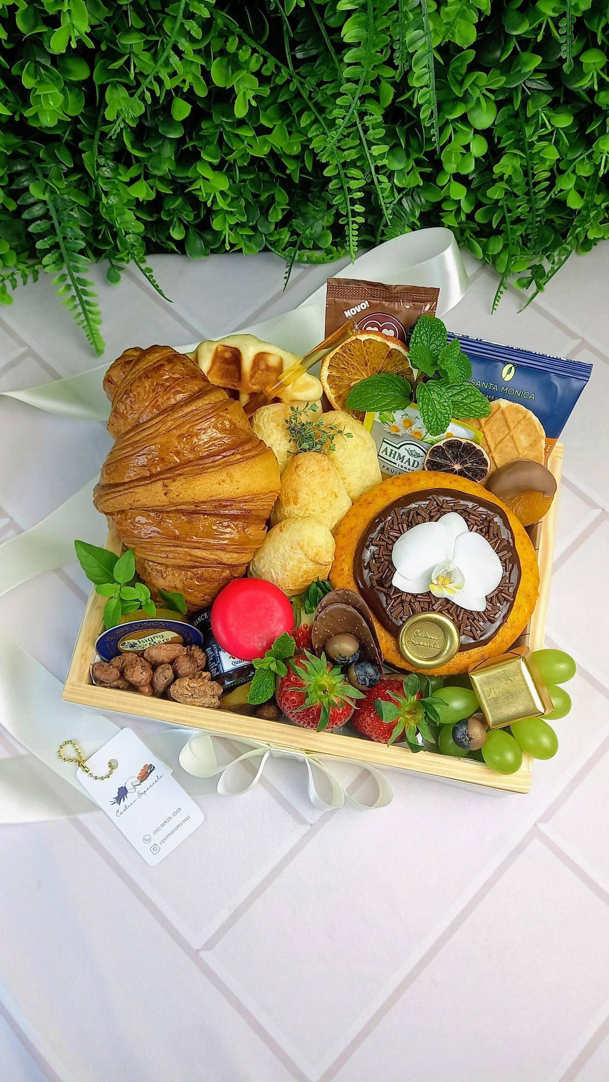 Essência — Chá da tarde requintado em caixa coração ou bandeja de pinus. Café drip, chá Twi · Cestini Especiali São Paulo (foto 2)