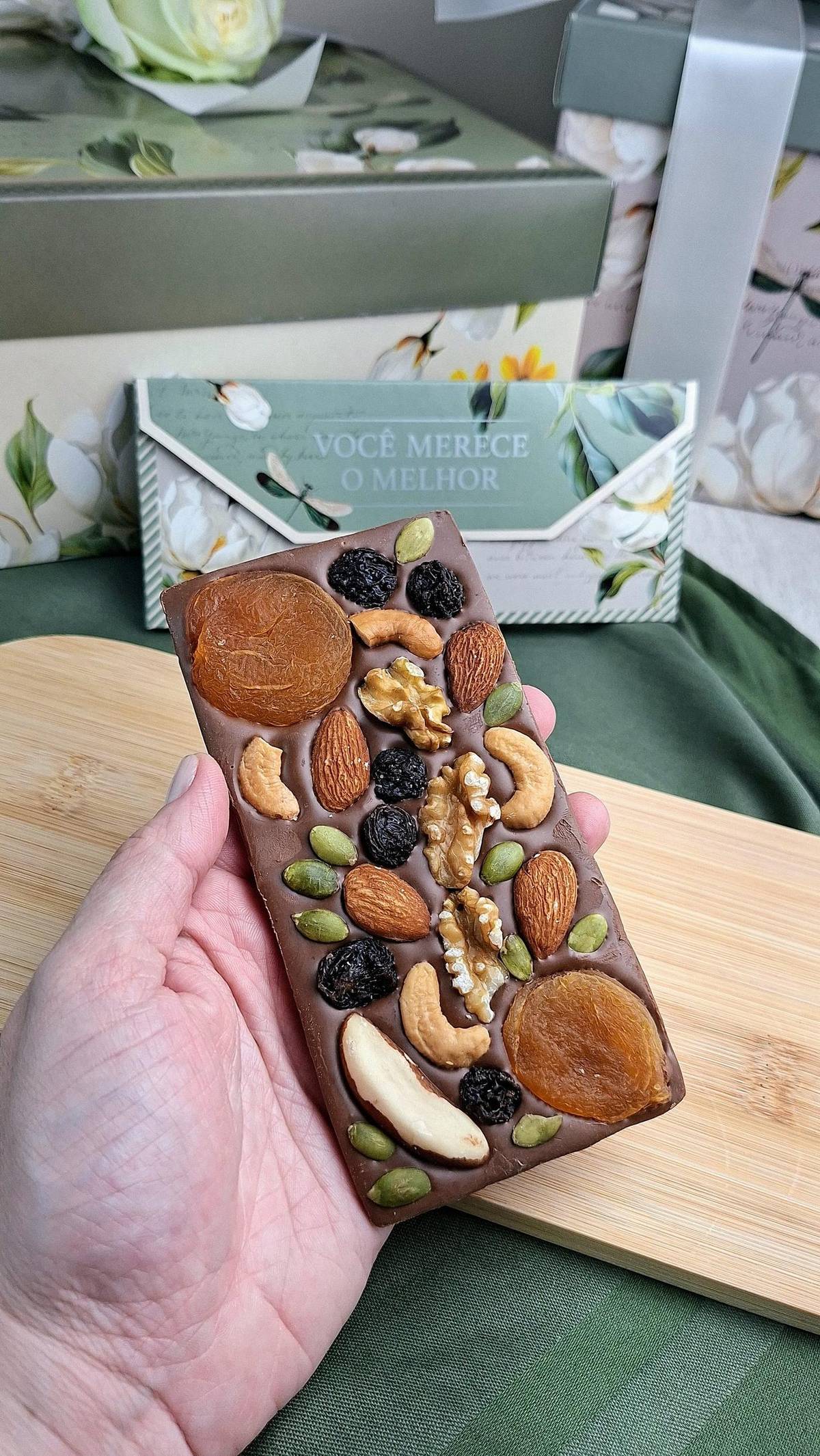 Essência de Mãe — Biscoitos craquelados de laranja com nozes, cappuccino artesanal com gotas de ch · Cestini Especiali São Paulo (foto 4)