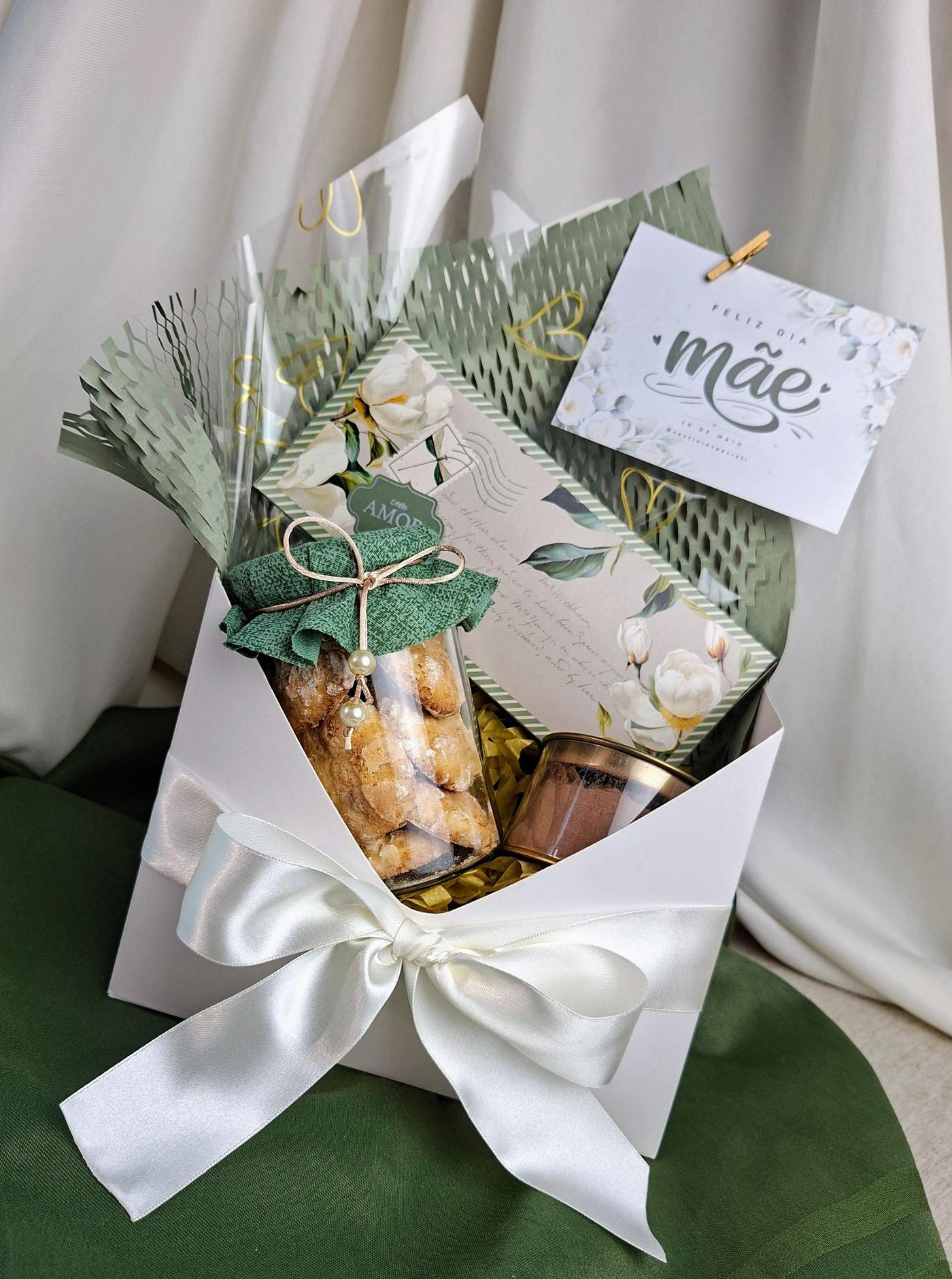 Essência de Mãe — Biscoitos craquelados de laranja com nozes, cappuccino artesanal com gotas de ch · Cestini Especiali São Paulo (foto 1)