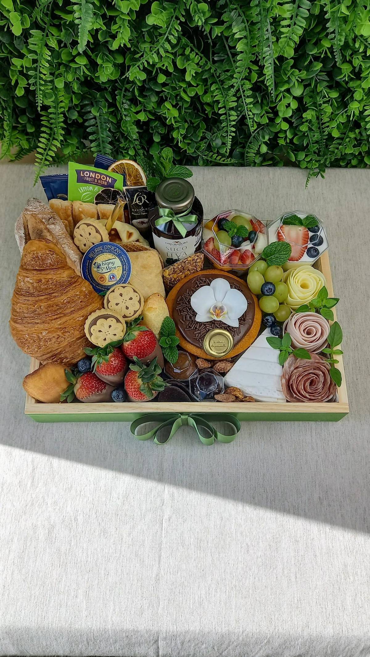 Experiência — Servido em bandeja (35x25cm), baguete francesa, croissant, ciabatta, biscoitos d · Cestini Especiali São Paulo (foto 2)