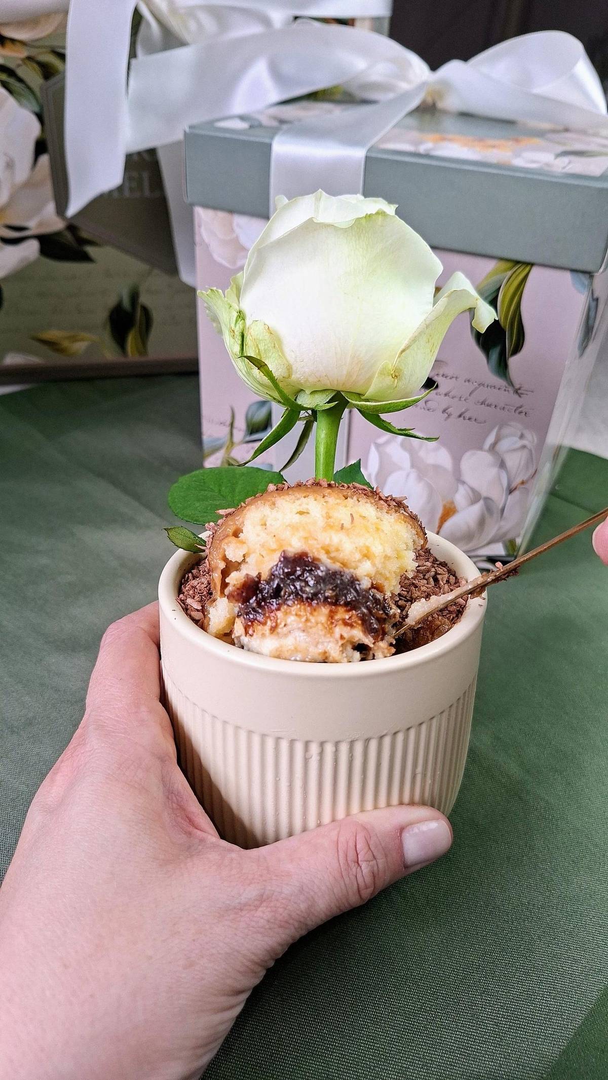 Jardim de Afeto — Bolo afetivo servido em vaso. Massa branca, Doce de leite, creme suave de coco e · Cestini Especiali São Paulo (foto 3)